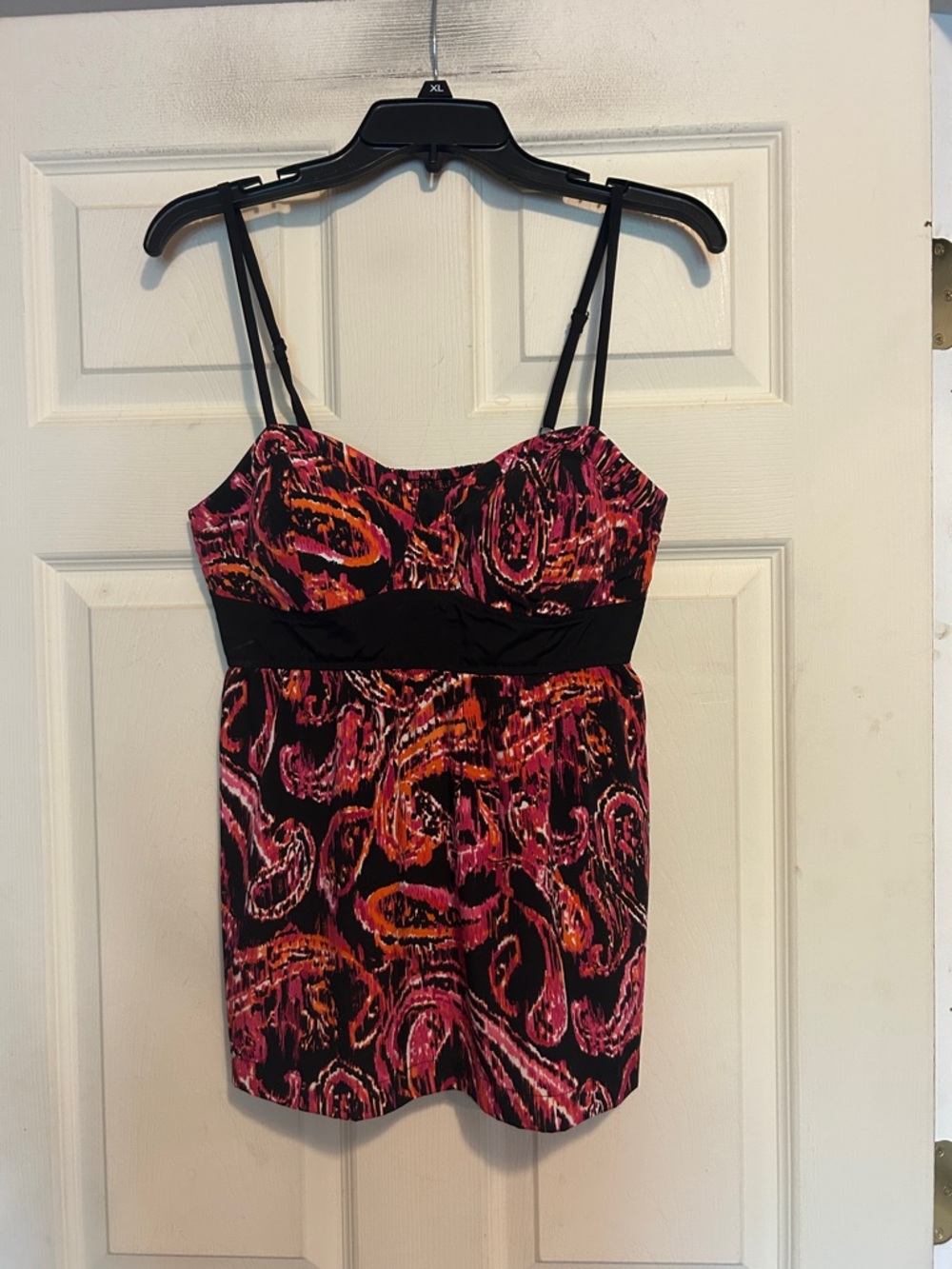 ELLE Black and Pink Spaghetti Strap Top Size Medium